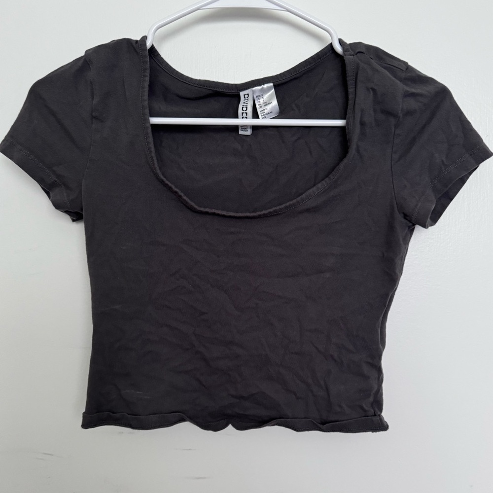 Small cropped tee